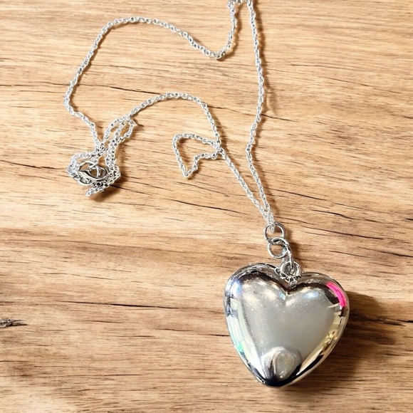 Puffed Silver toned Heart Pendant Necklace on a silver plated chain - Picture 13 of 15